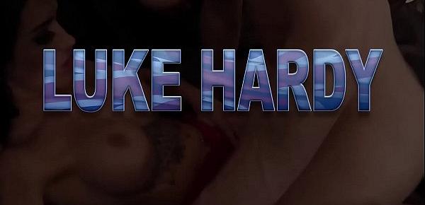  Inked babe sucks pornstar brit Luke Hardy